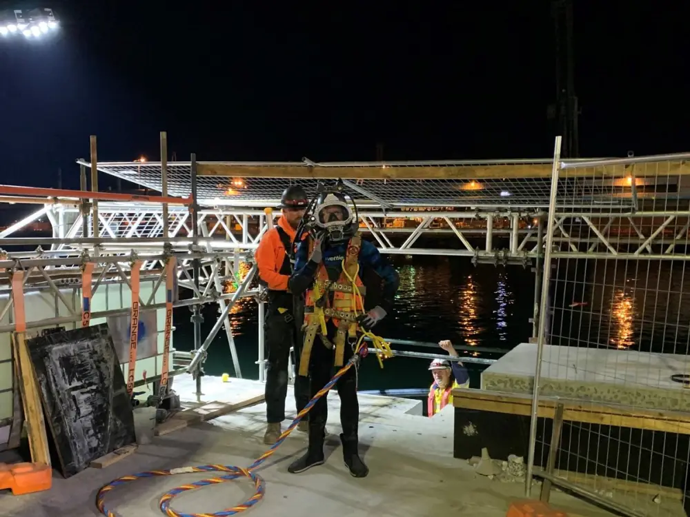 Burnie Berth 4 night dive Recovery of 8 scaffolding planks Roland and Tas Divers Paul Bonney Apr 2023