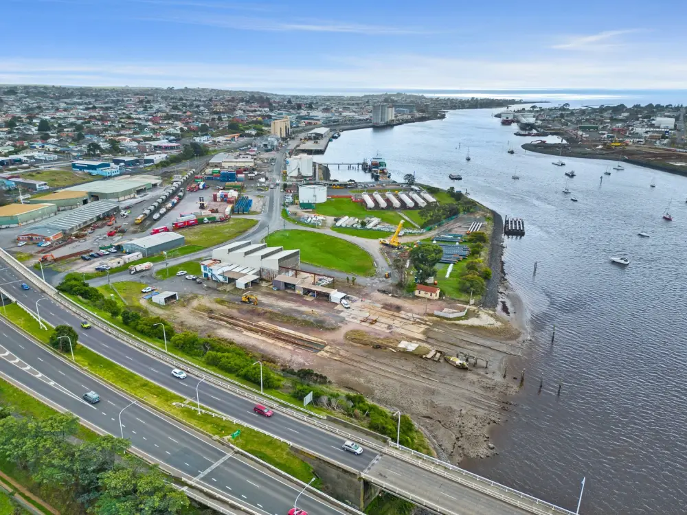 010 Open2view ID828880 Tas Port