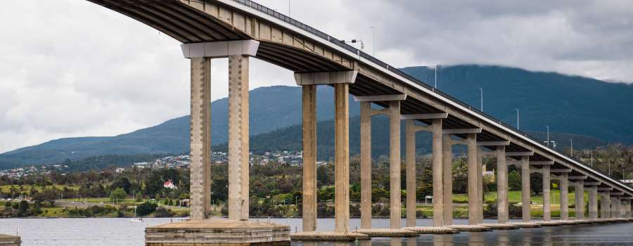 Safety first sees Tasman Bridge transit aborted
