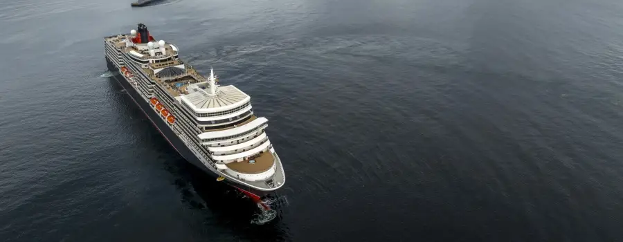 TasPorts welcomes Queen Elizabeth as first cruise ship of the season to Burnie